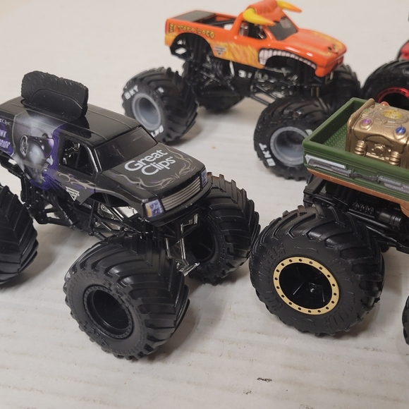 Lot of 6 Monster Jam trucks - Picture 2 of 6